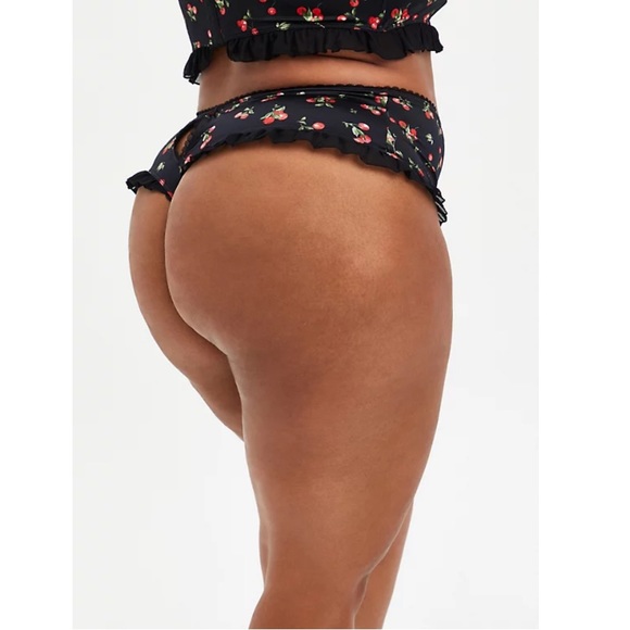 NWT TORRID SET BLACK CHERRIES RUFFLE BRA & PANTY - Picture 4 of 9